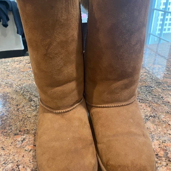 Bow Uggs 🎀🧸 - Picture 3 of 4